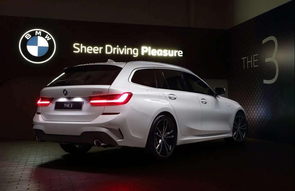 NEW BMW 320i Touring M Sport ??? Spesifikasi, Harga dan Promo Terbaru BMW ...